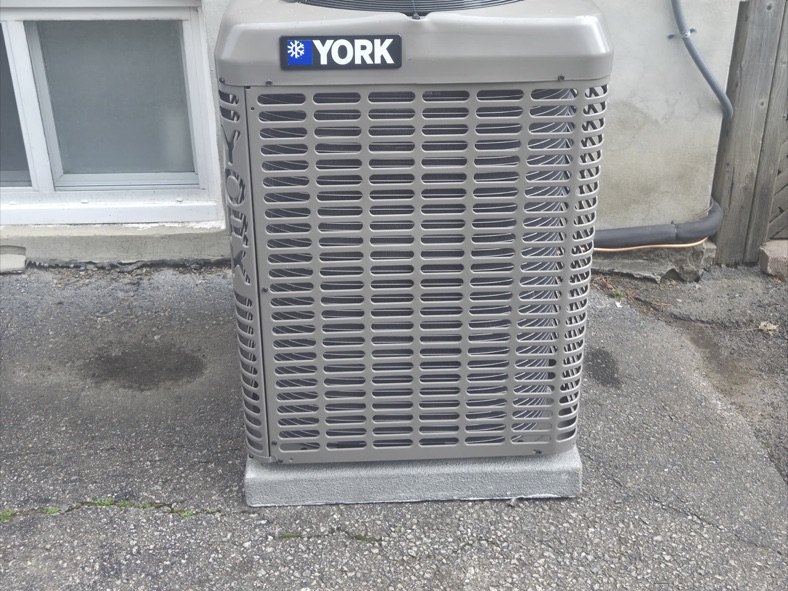 Residential heat pump installation by Olu HVAC Mississauga in Mississauga